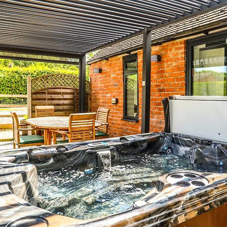 Cottage With Hot Tub - Near Cheltenham And Tewkesbury Zewnętrze zdjęcie