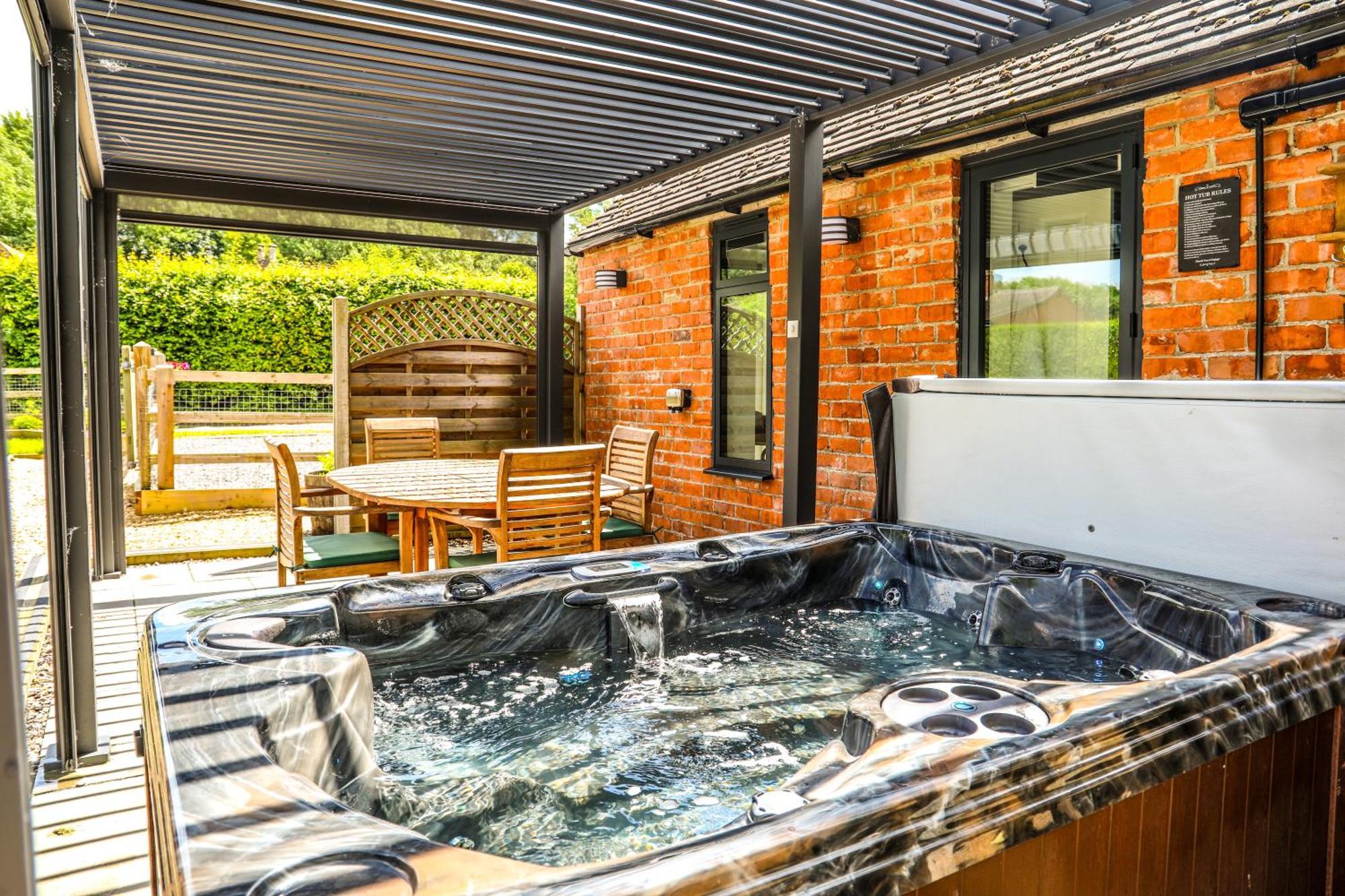 Cottage With Hot Tub - Near Cheltenham And Tewkesbury Zewnętrze zdjęcie
